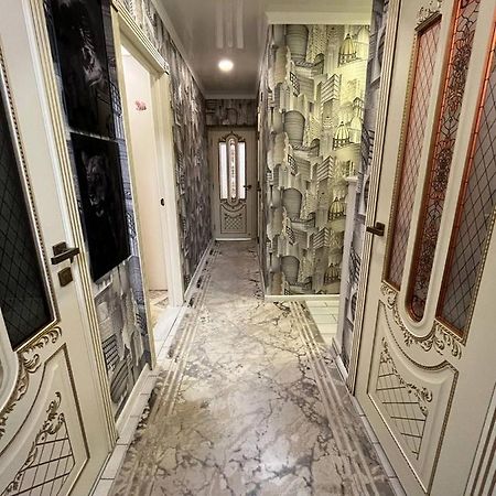 Уютная Трёхкомнатная Квартира В Центре Алматы アルマトイ エクステリア 写真